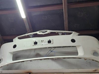 Toyota Corolla çıkma ön tampon beyaz Toyota Corolla çıkma ön tampon beyaz