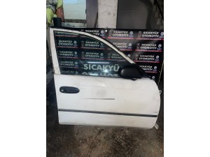 Toyota corolla a101 kasa sağ ön kapı beyaz